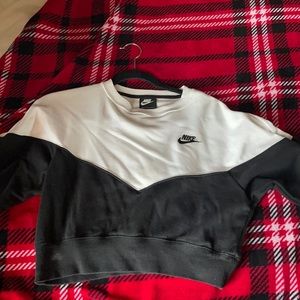 Nike small crop hoodie